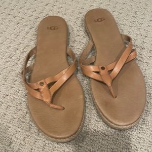 UGG leather slippers (almost new)